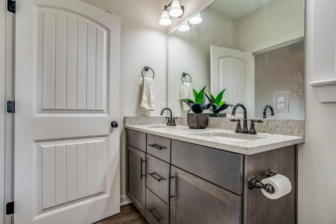Beach Flow Bungalow-Mins To Downtown-Dining-Base Pensacola Exterior photo