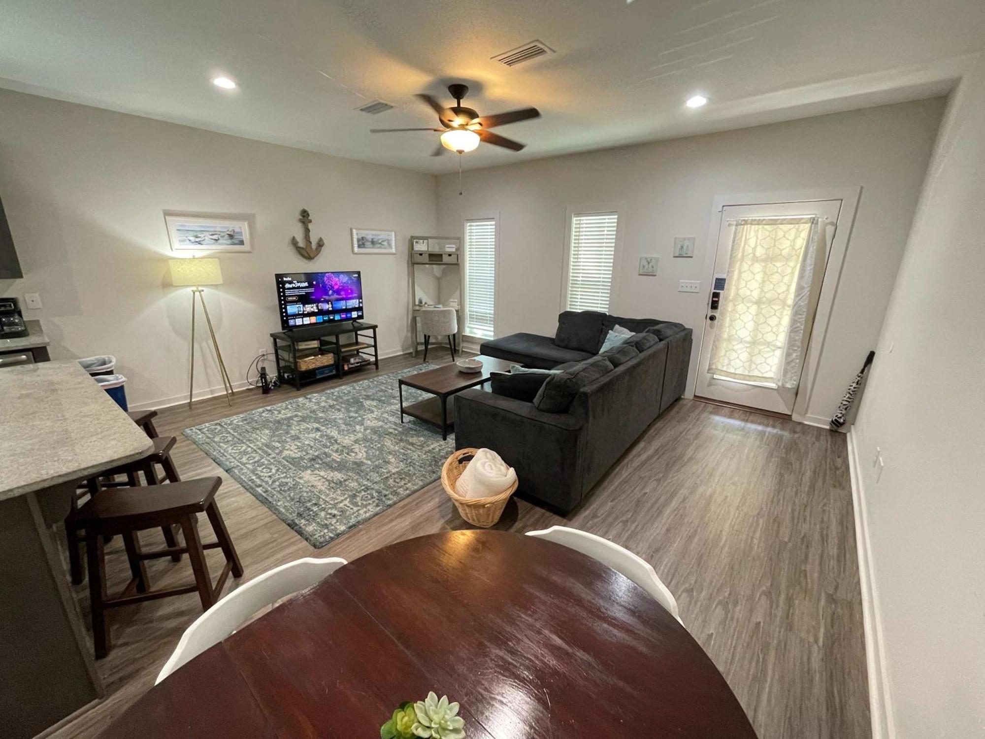 Beach Flow Bungalow-Mins To Downtown-Dining-Base Pensacola Exterior photo